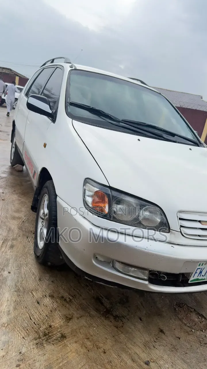 Toyota Picnic 2.0 FWD 2003 White