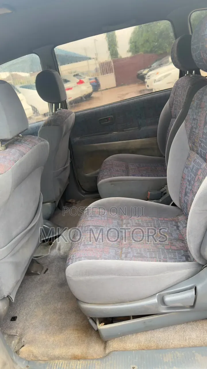 Toyota Picnic 2.0 FWD 2003 White