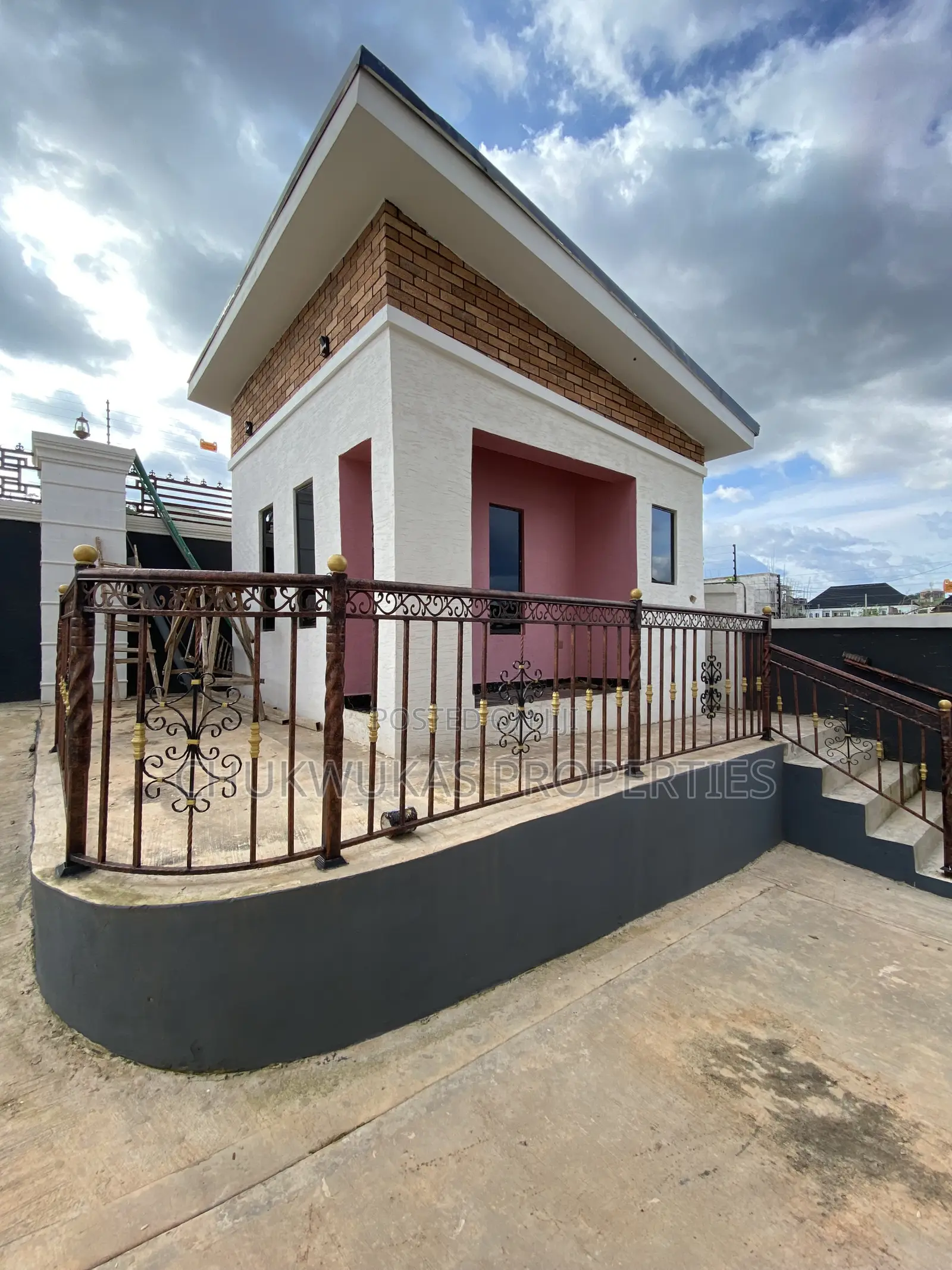 7bdrm Duplex in Golf Annex Enugu for sale