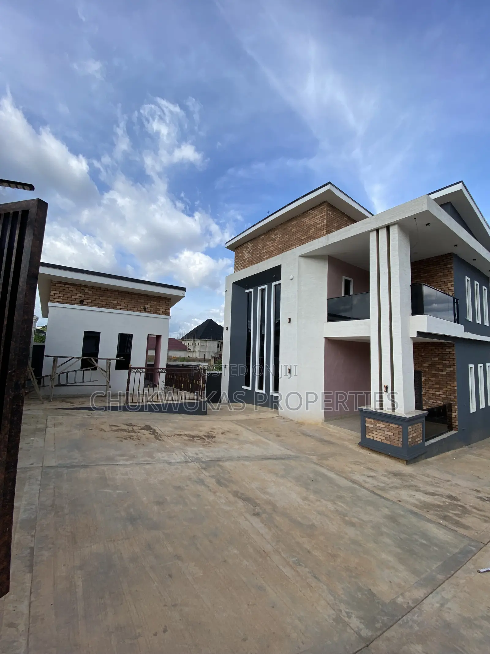 7bdrm Duplex in Golf Annex Enugu for sale
