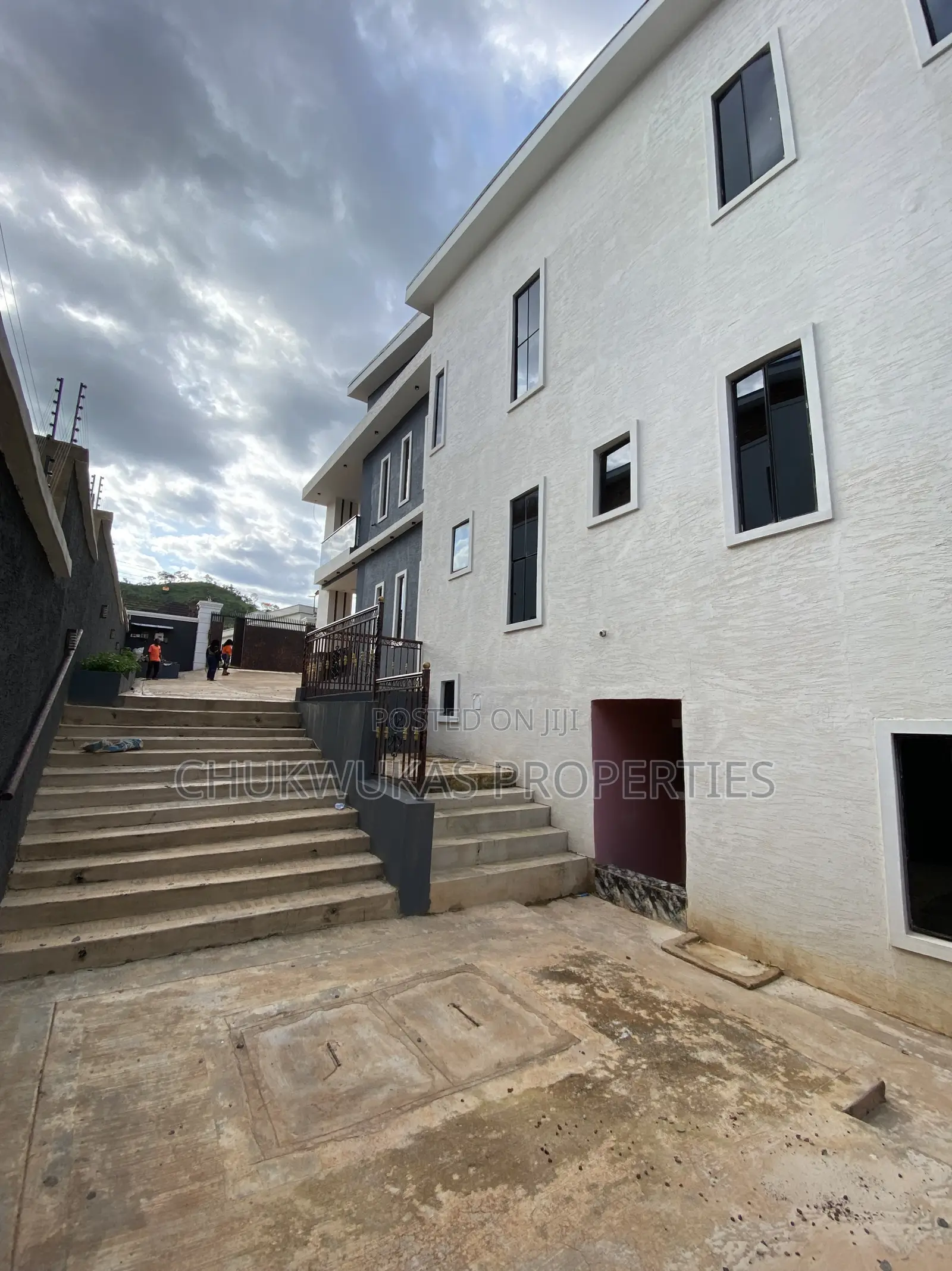 7bdrm Duplex in Golf Annex Enugu for sale
