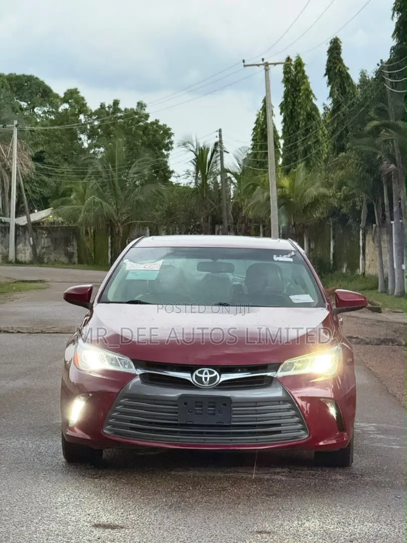 Toyota Camry XLE 4dr Sedan (2.5L 4cyl 6A) 2017 Maroon