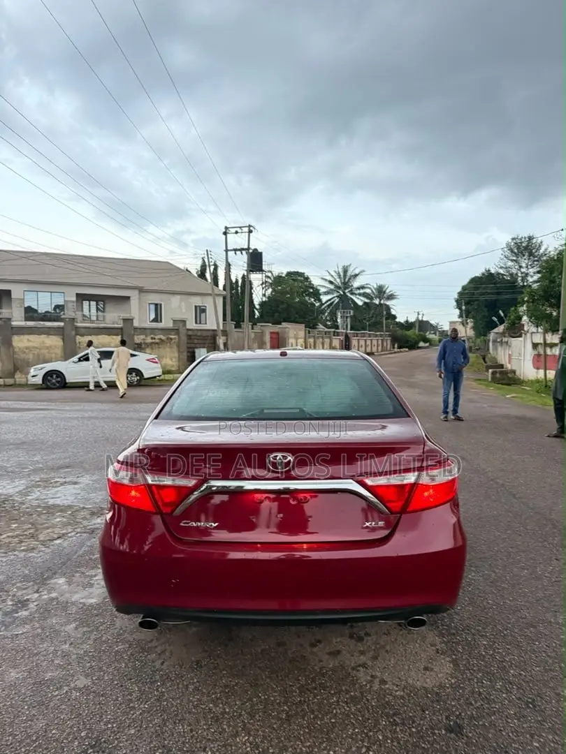 Toyota Camry XLE 4dr Sedan (2.5L 4cyl 6A) 2017 Maroon