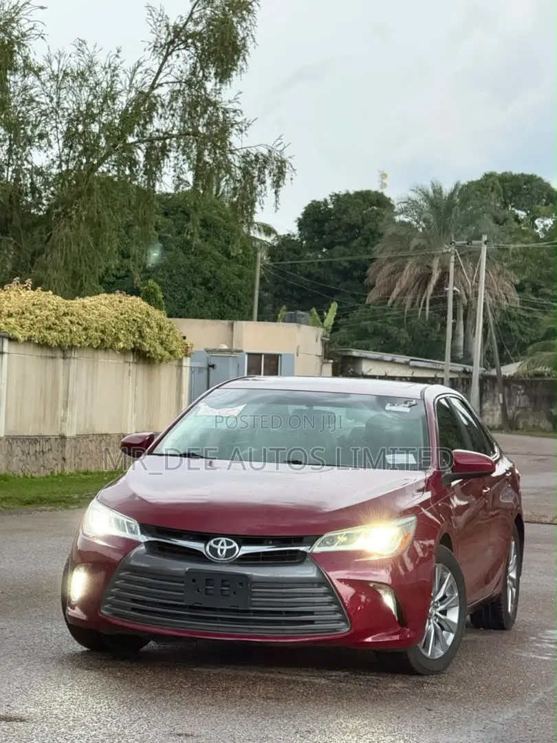Toyota Camry XLE 4dr Sedan (2.5L 4cyl 6A) 2017 Maroon