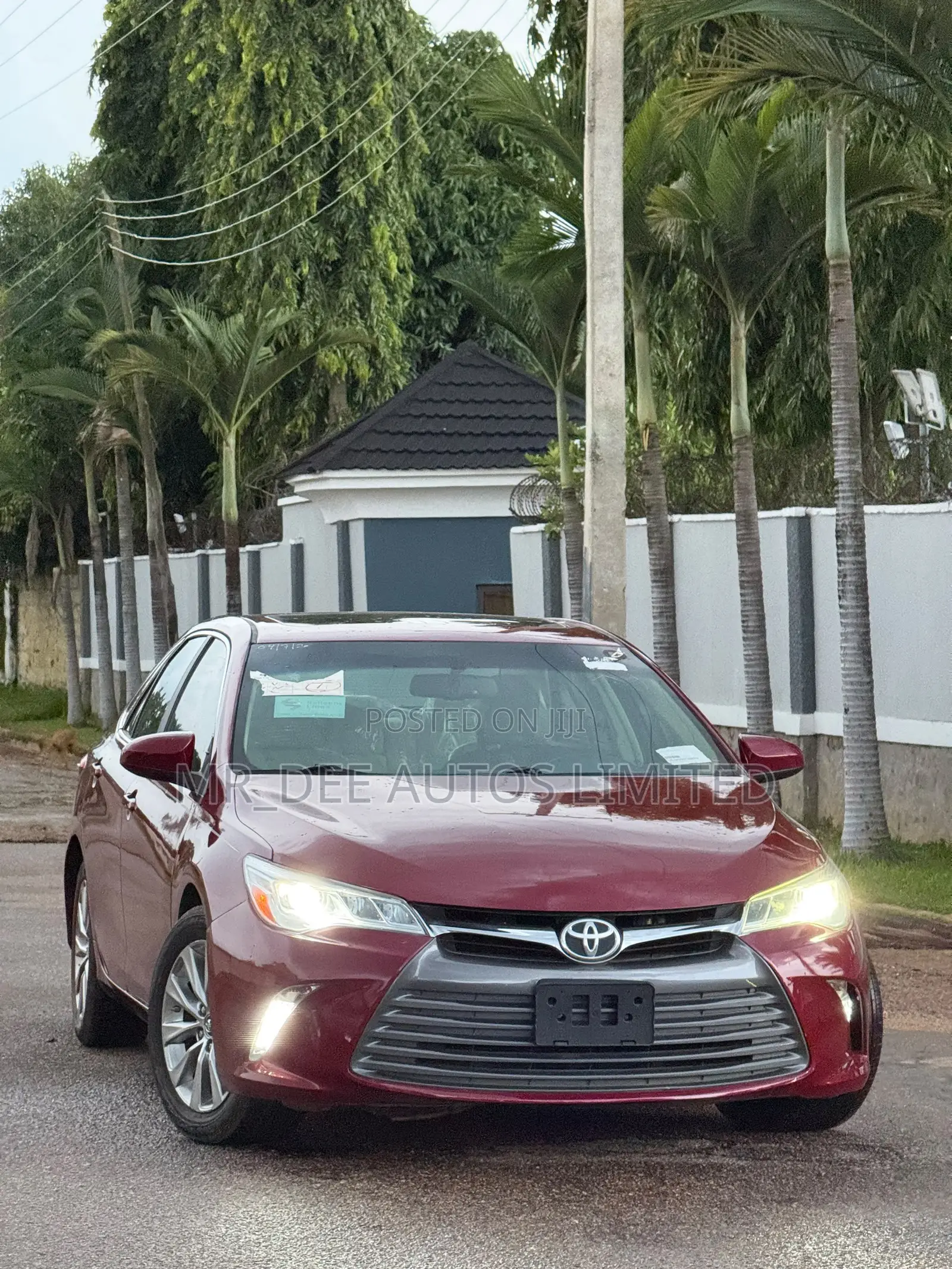 Toyota Camry XLE 4dr Sedan (2.5L 4cyl 6A) 2017 Maroon
