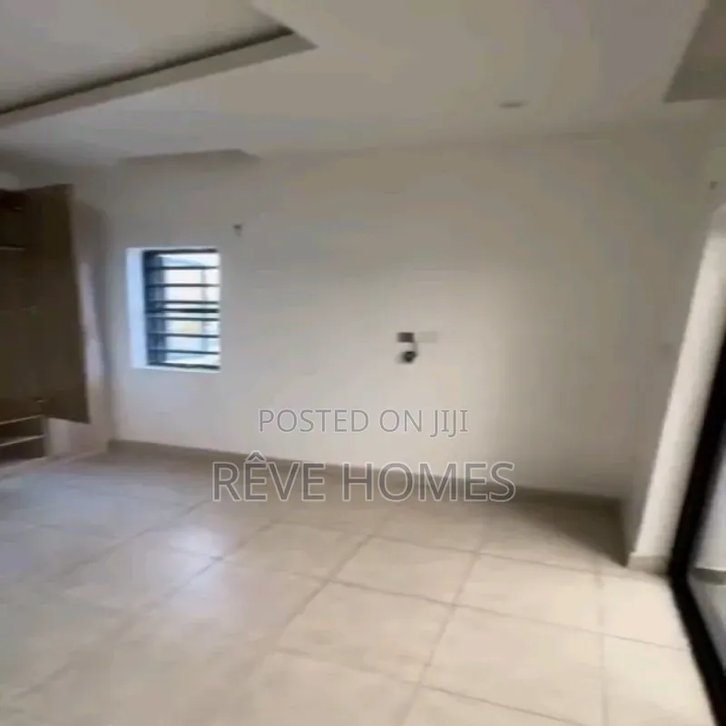 Mini Flat in Onike for rent