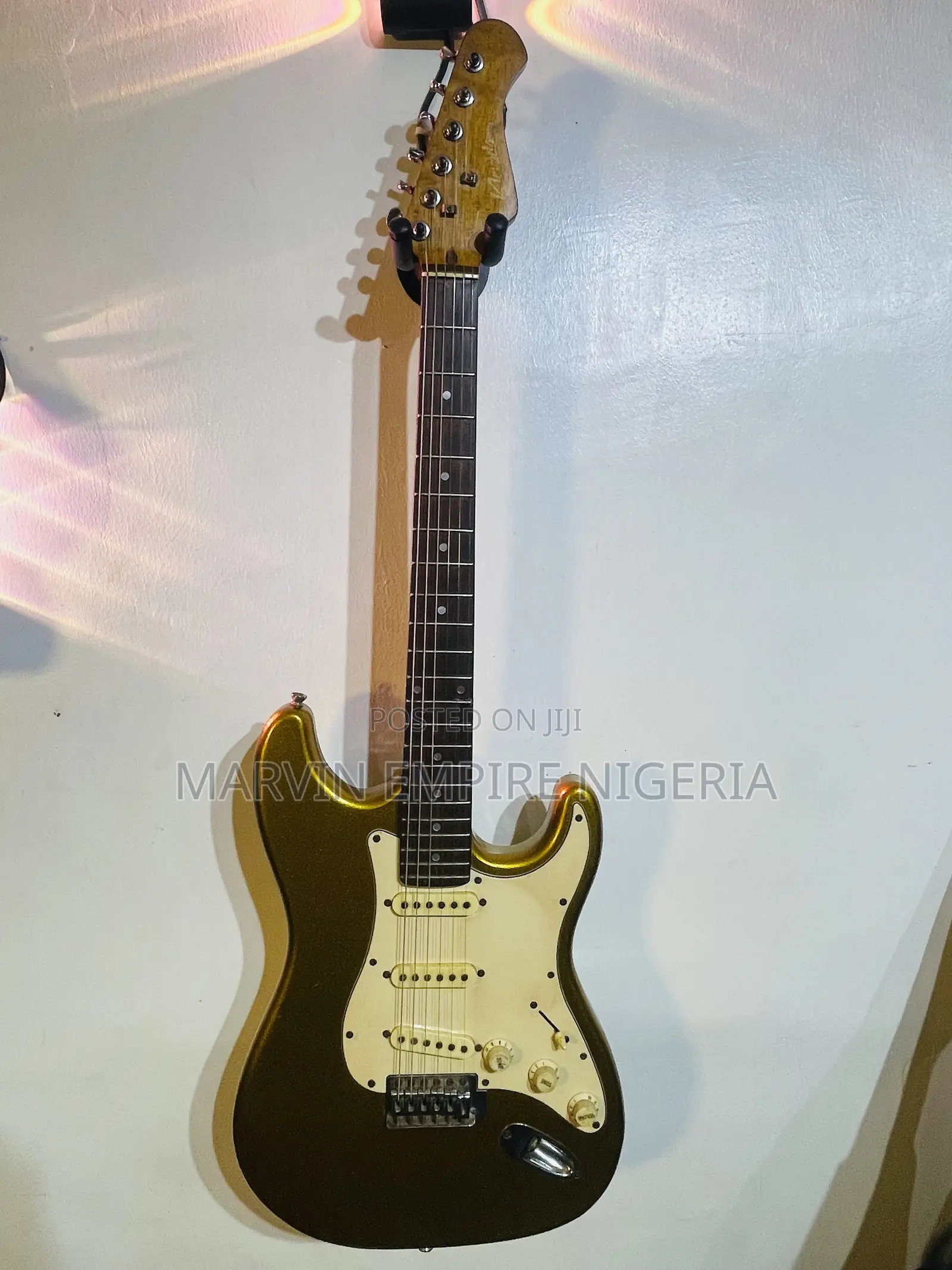 Nevada Lead Electric Guitar With Tremolo Bar Hand Gear + Free Bag
