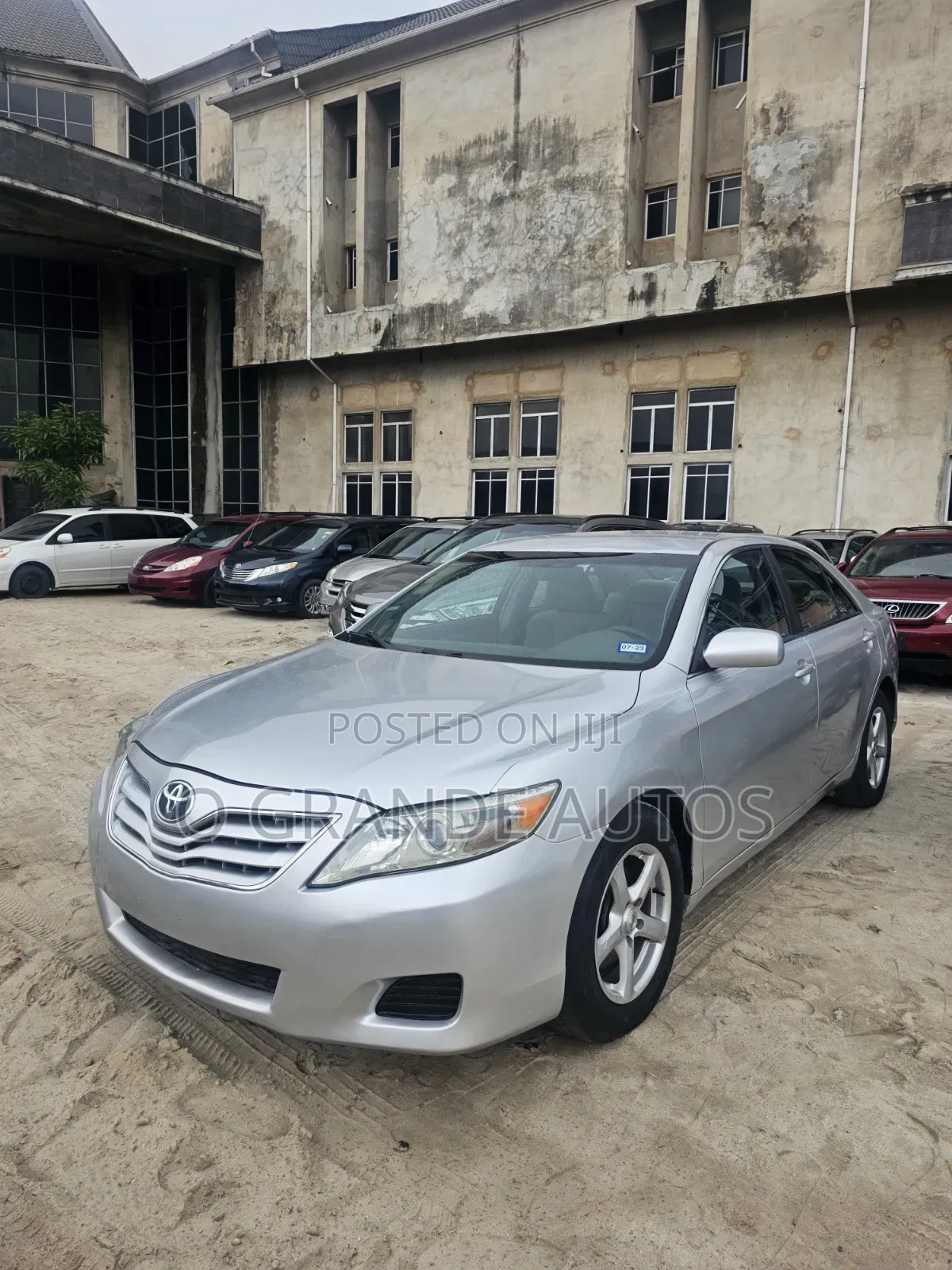 Toyota Camry LE 4dr Sedan (2.5L 4cyl 6AM) 2010 Silver