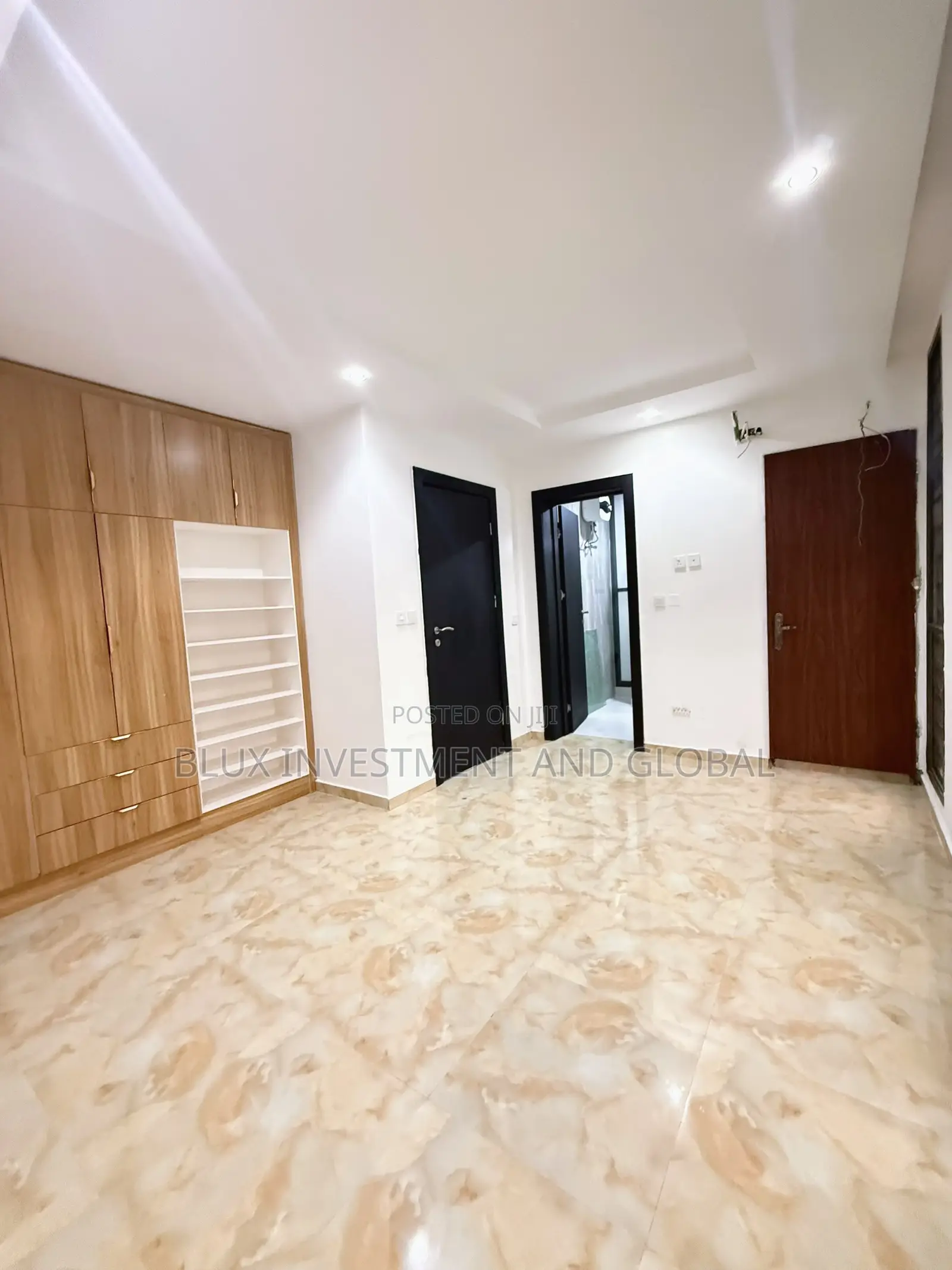 4bdrm Duplex in Off Platinum Way for sale