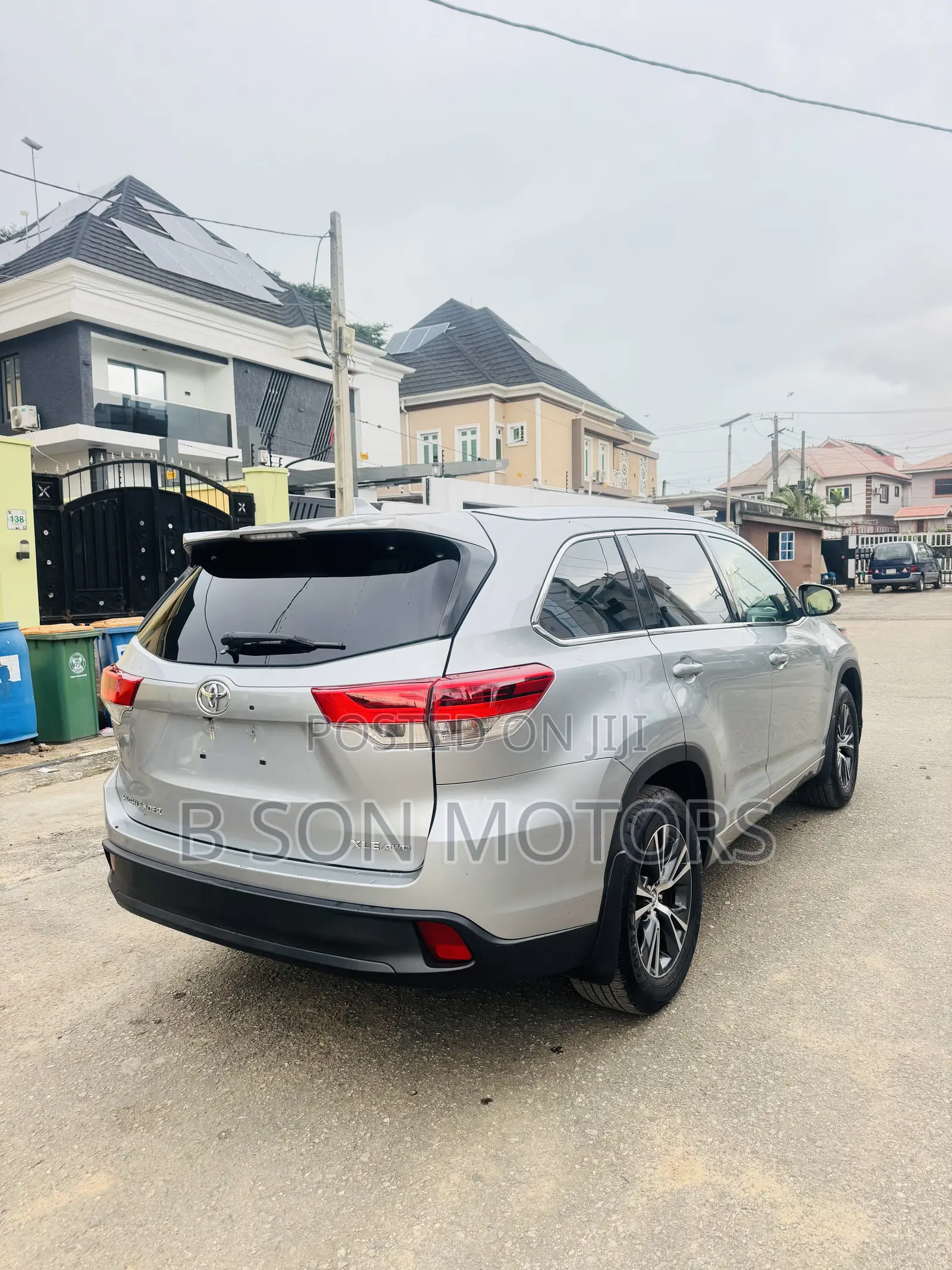 Toyota Highlander XLE V6 4x4 (3.5L 6cyl 6A) 2016 Silver