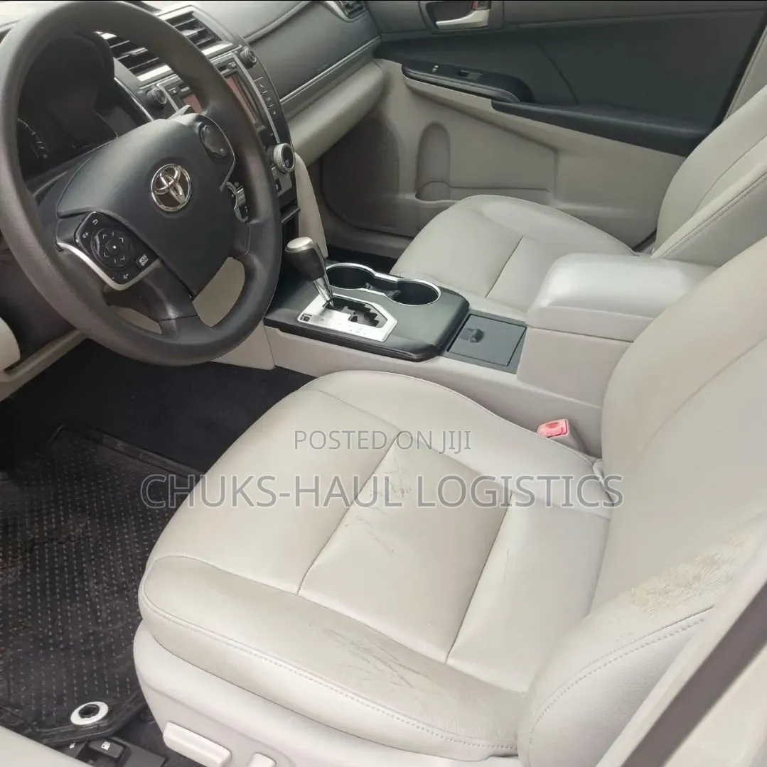 Toyota Camry LE 4dr Sedan (2.5L 4cyl 6A) 2012 Silver