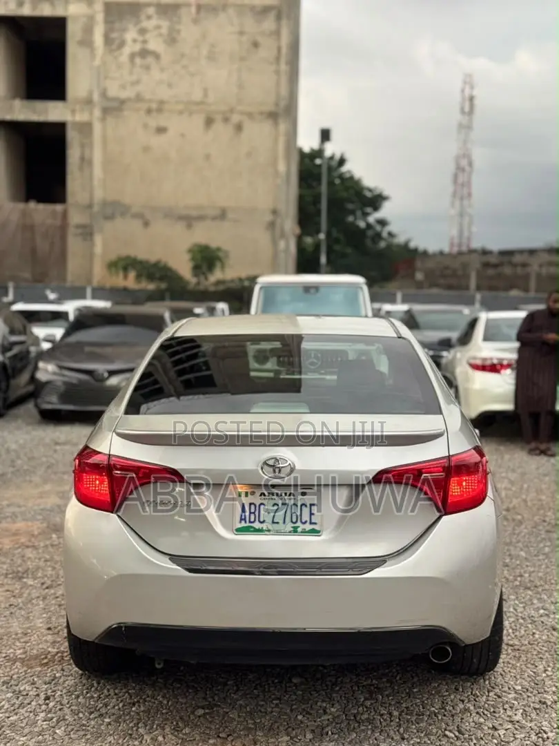 Toyota Corolla SE 4dr Sedan (1.8L 4cyl CVT) 2017 Silver