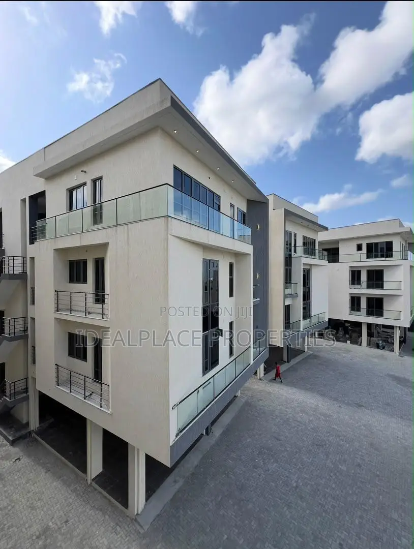 Furnished 2bdrm Penthouse in Lekki Phase 1 for sale