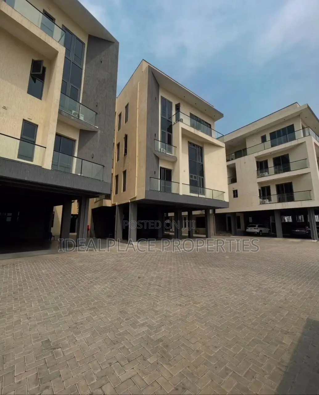 Furnished 2bdrm Penthouse in Lekki Phase 1 for sale