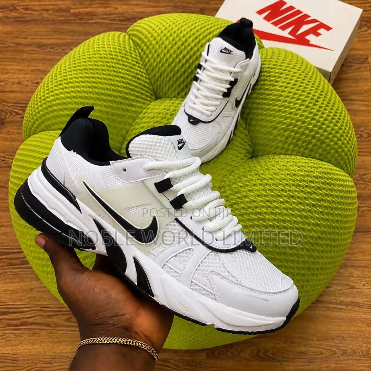 Striking Unisex Nike Sneakers Anyi 7r