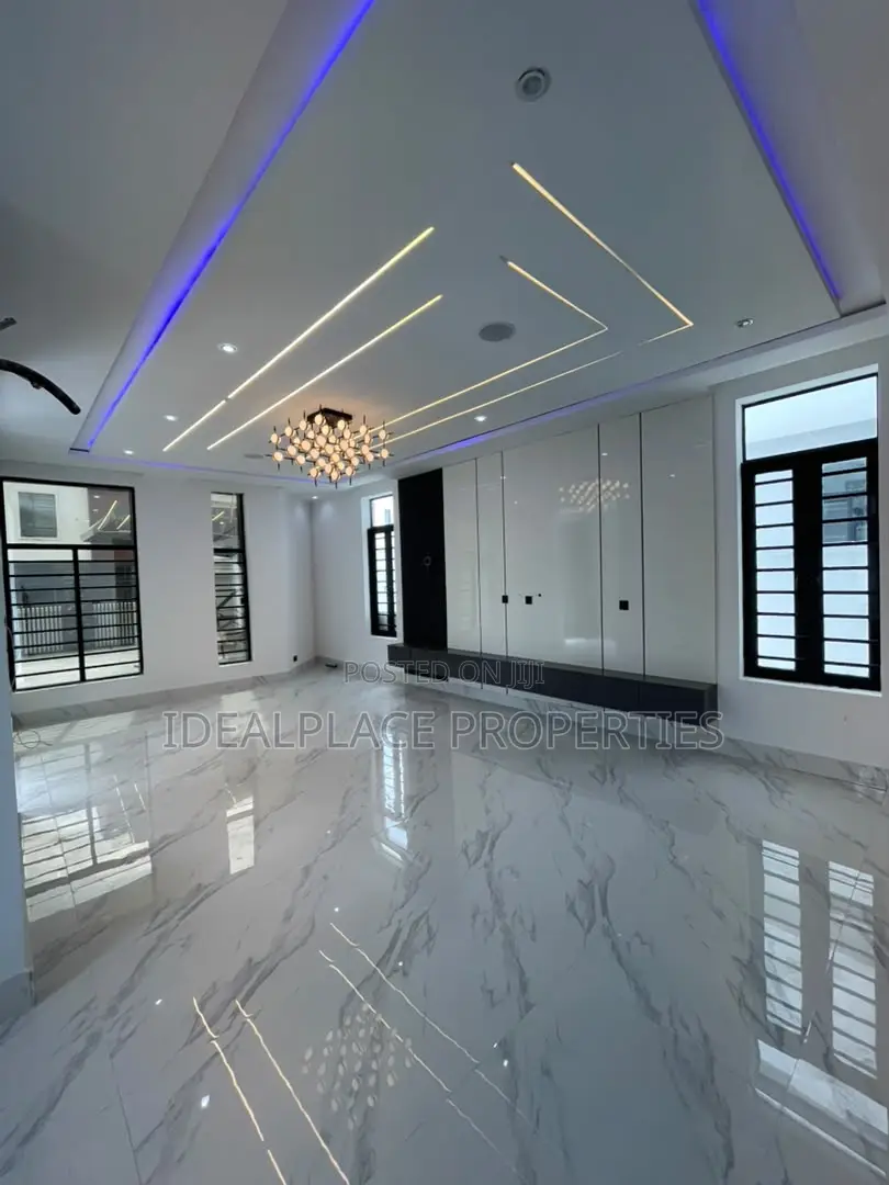 5bdrm Duplex in Chevron for sale