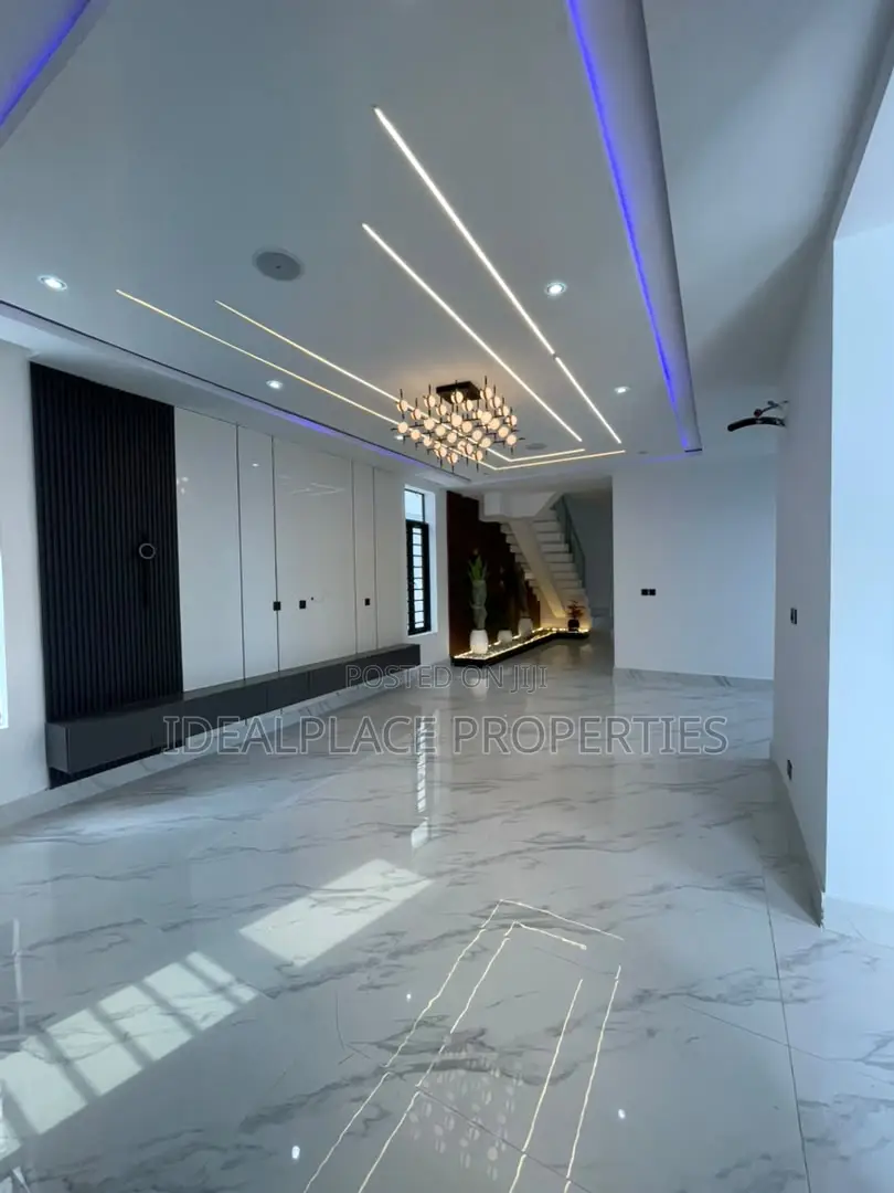 5bdrm Duplex in Chevron for sale