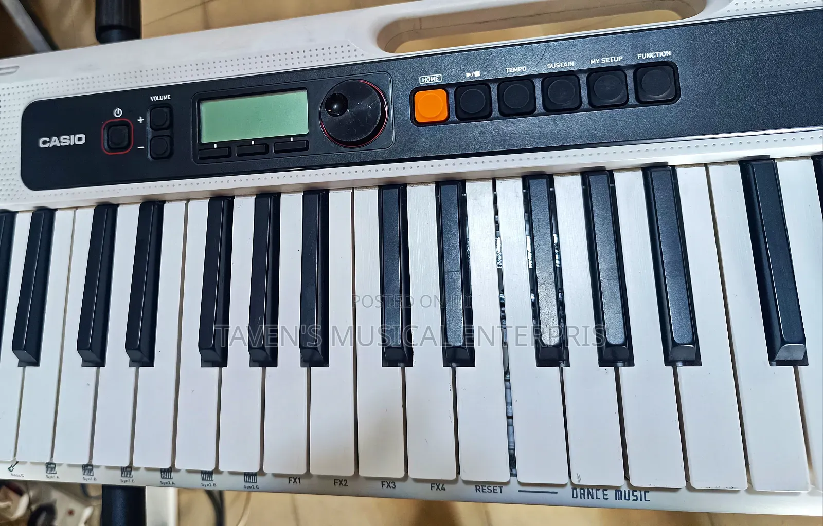 Casio Casiotone CT-S200 61-Key Portable Digital Keyboard UK USED