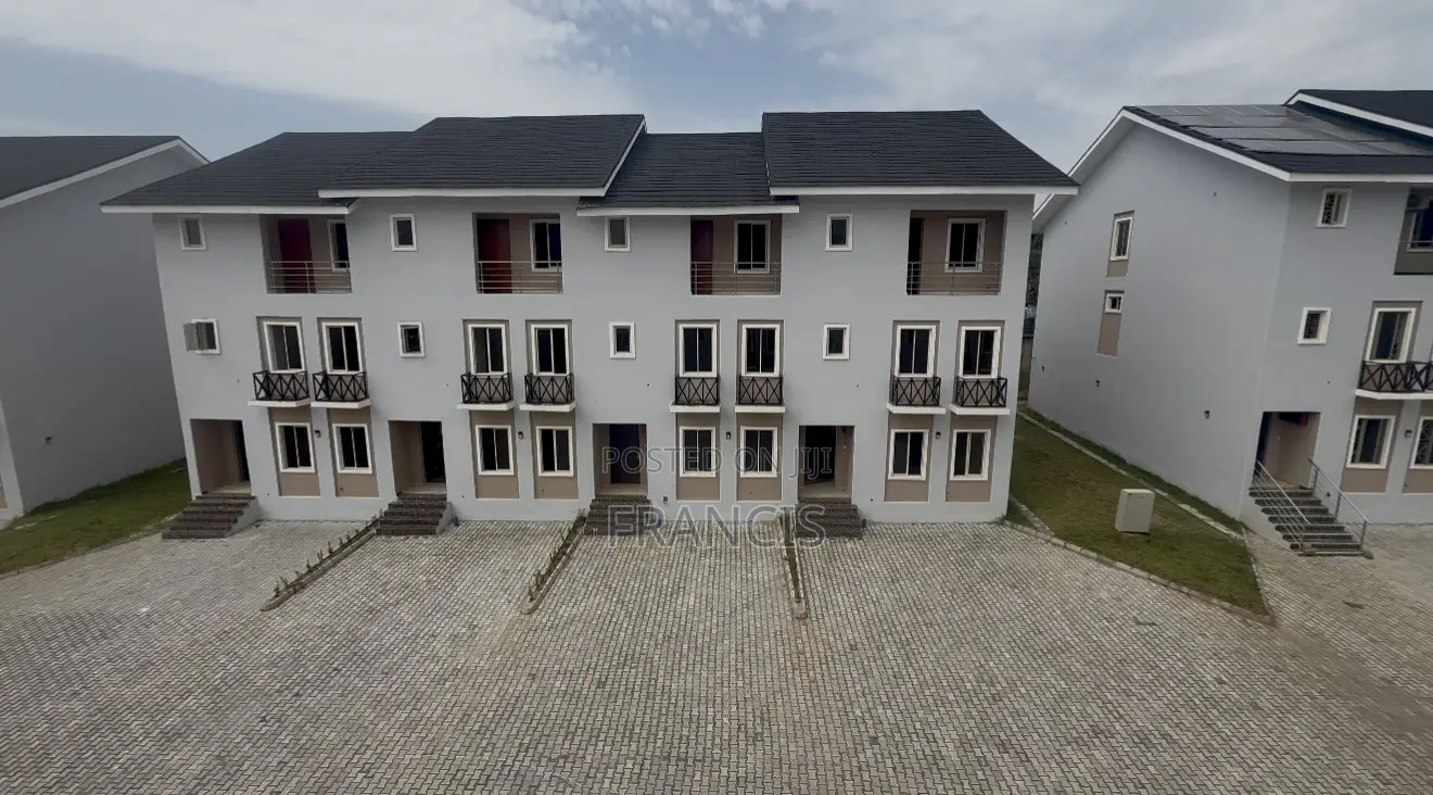 4bdrm Townhouse/Terrace in Crown Court Estate, Durumi for Sale