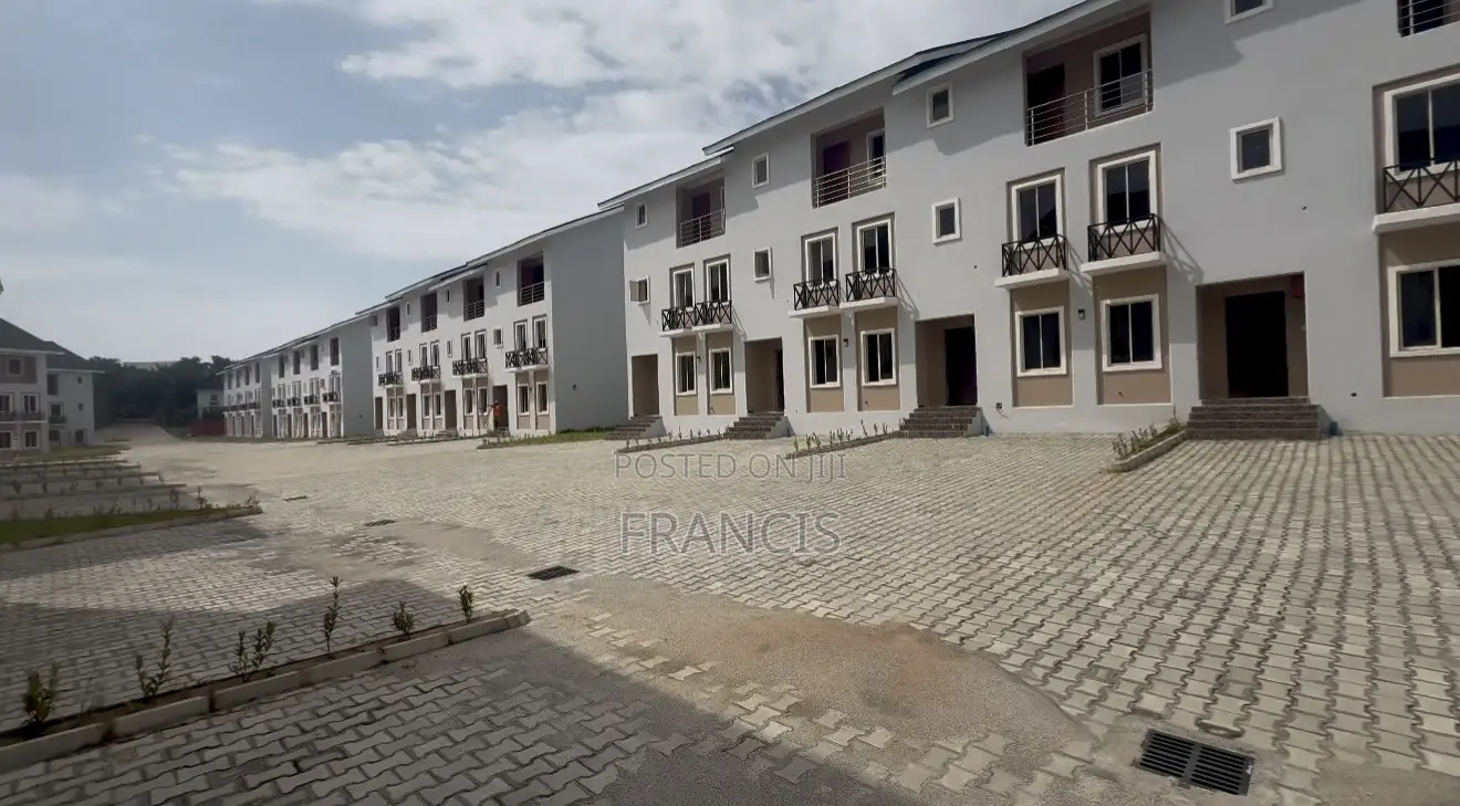 4bdrm Townhouse/Terrace in Crown Court Estate, Durumi for Sale