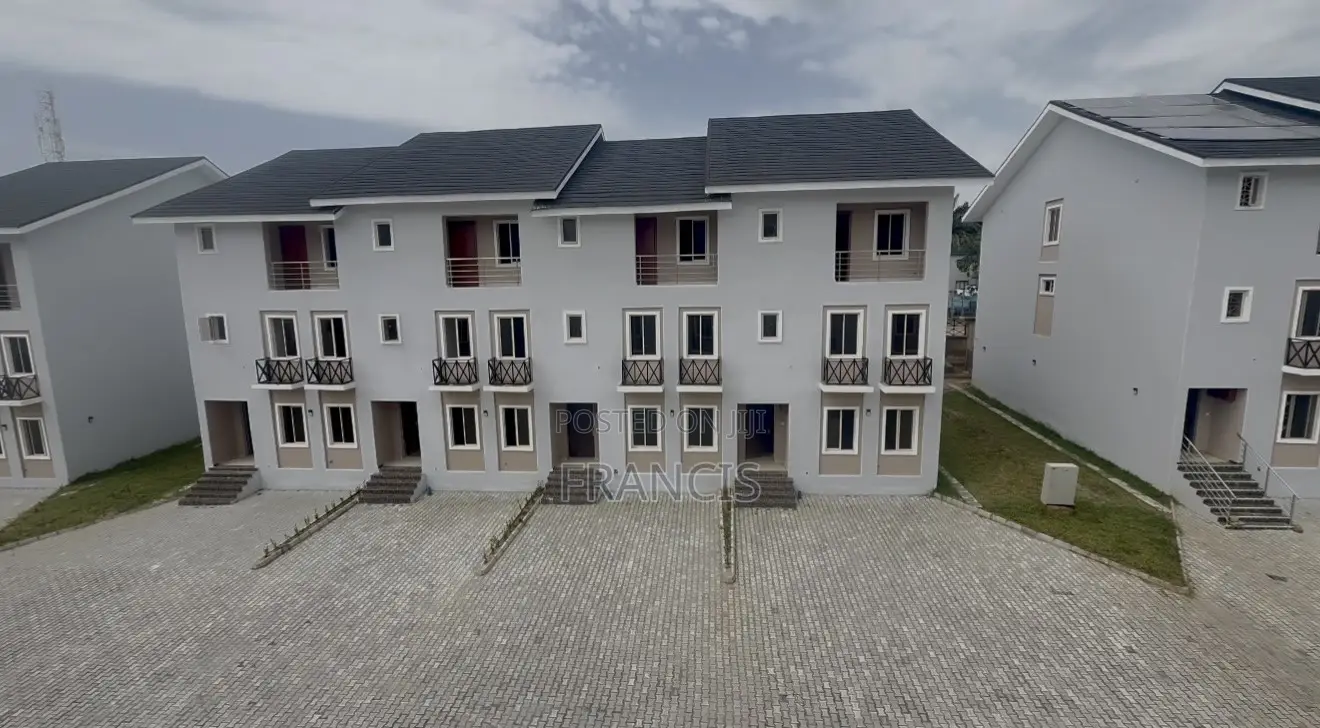 4bdrm Townhouse/Terrace in Crown Court Estate, Durumi for Sale