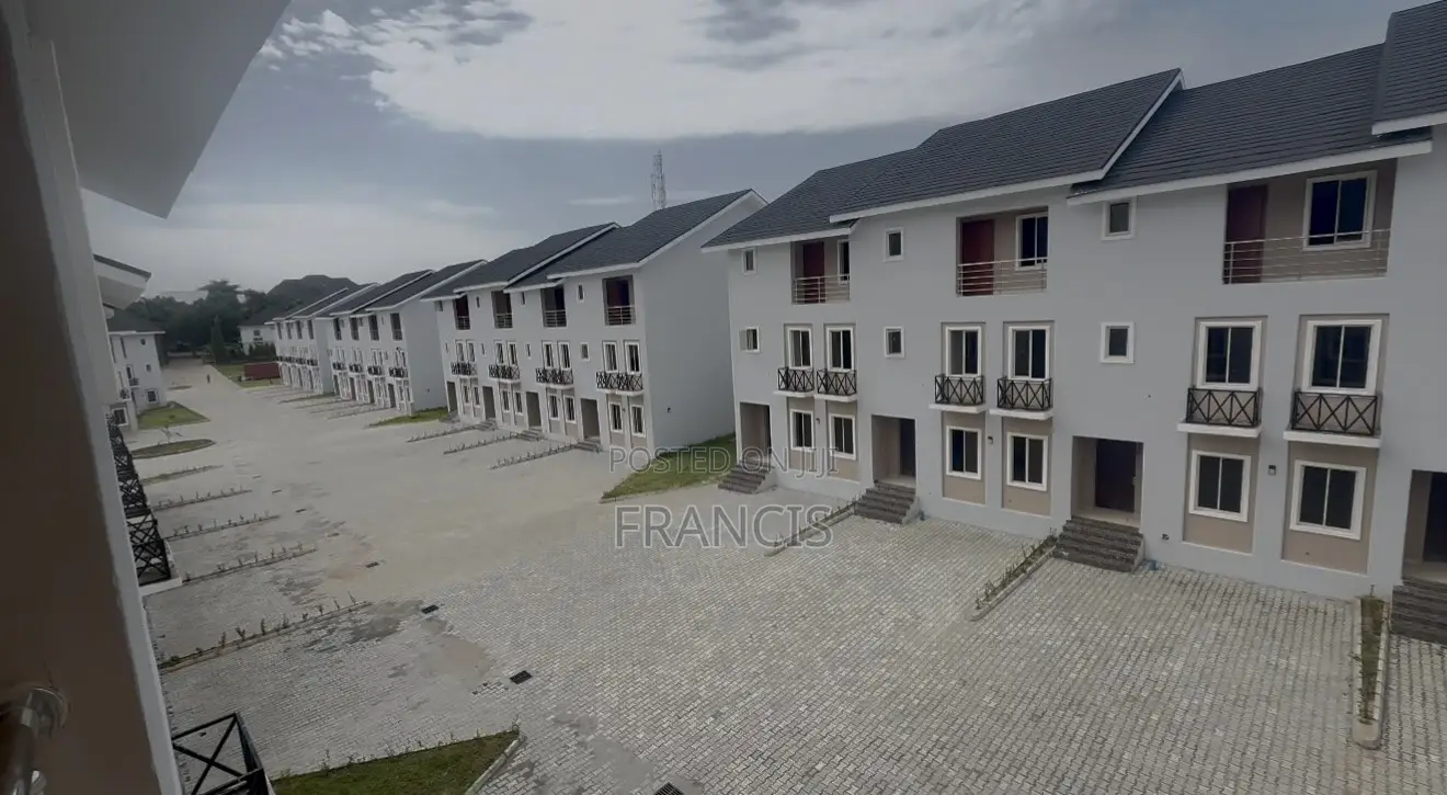 4bdrm Townhouse/Terrace in Crown Court Estate, Durumi for Sale
