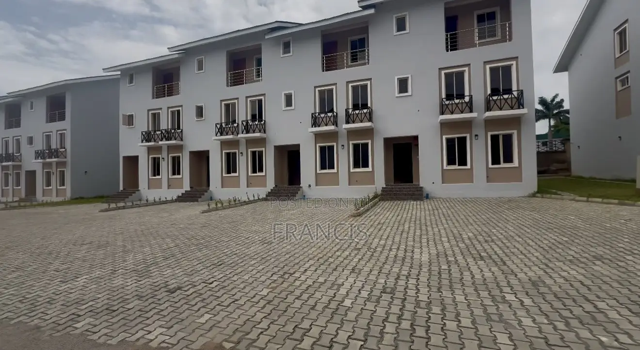 4bdrm Townhouse/Terrace in Crown Court Estate, Durumi for Sale