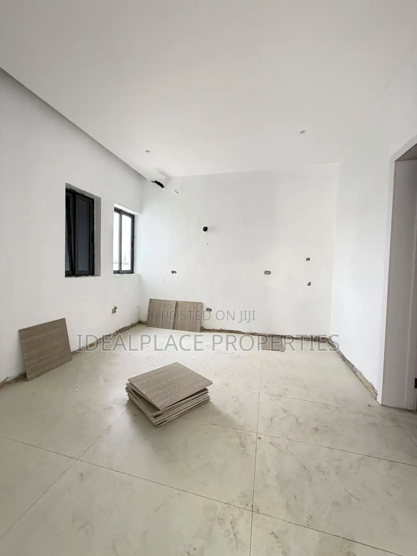 3bdrm Penthouse in Lekki Phase 1 for sale