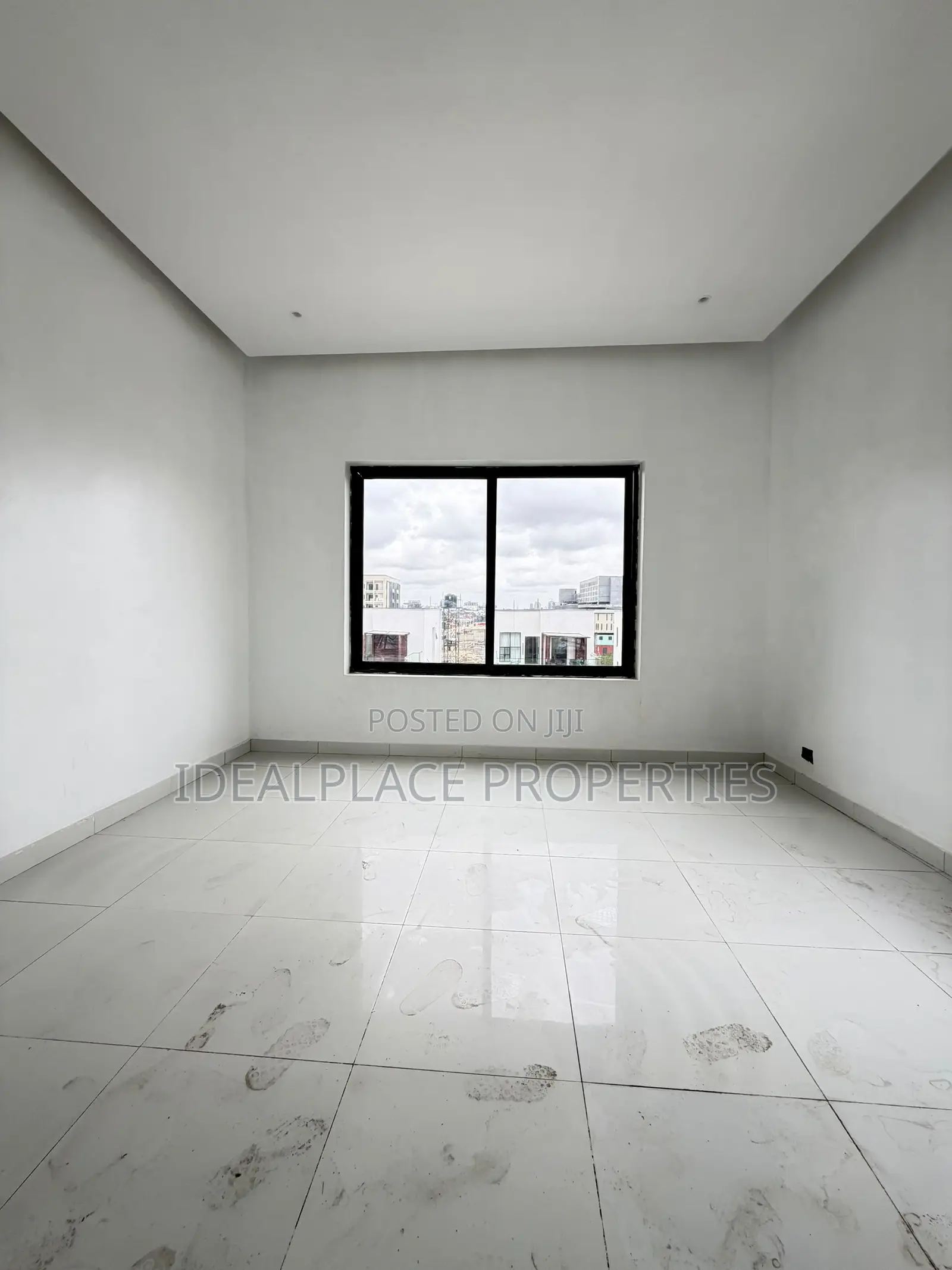 3bdrm Penthouse in Lekki Phase 1 for sale