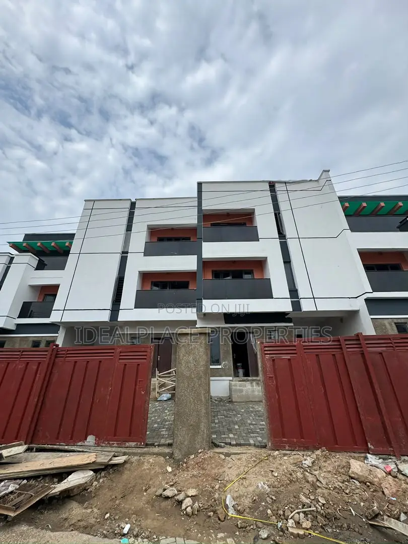 4bdrm Townhouse/Terrace in Ogudu GRA for sale