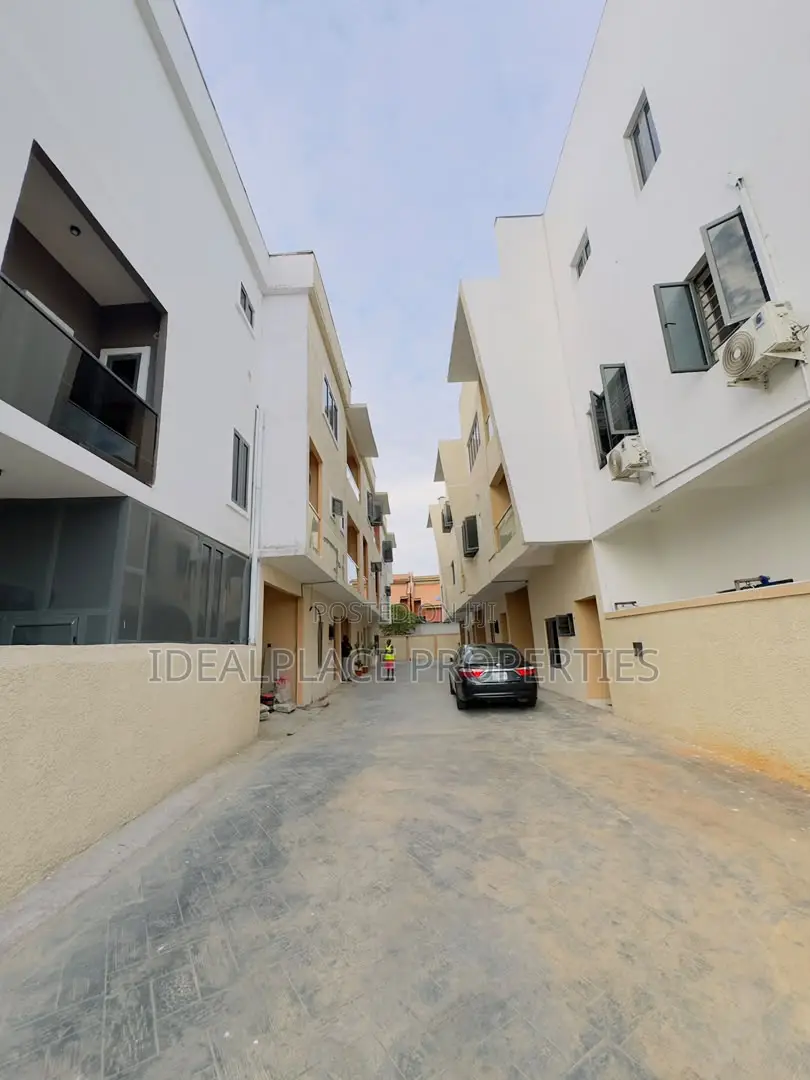 4bdrm Townhouse/Terrace in Ogudu GRA for sale