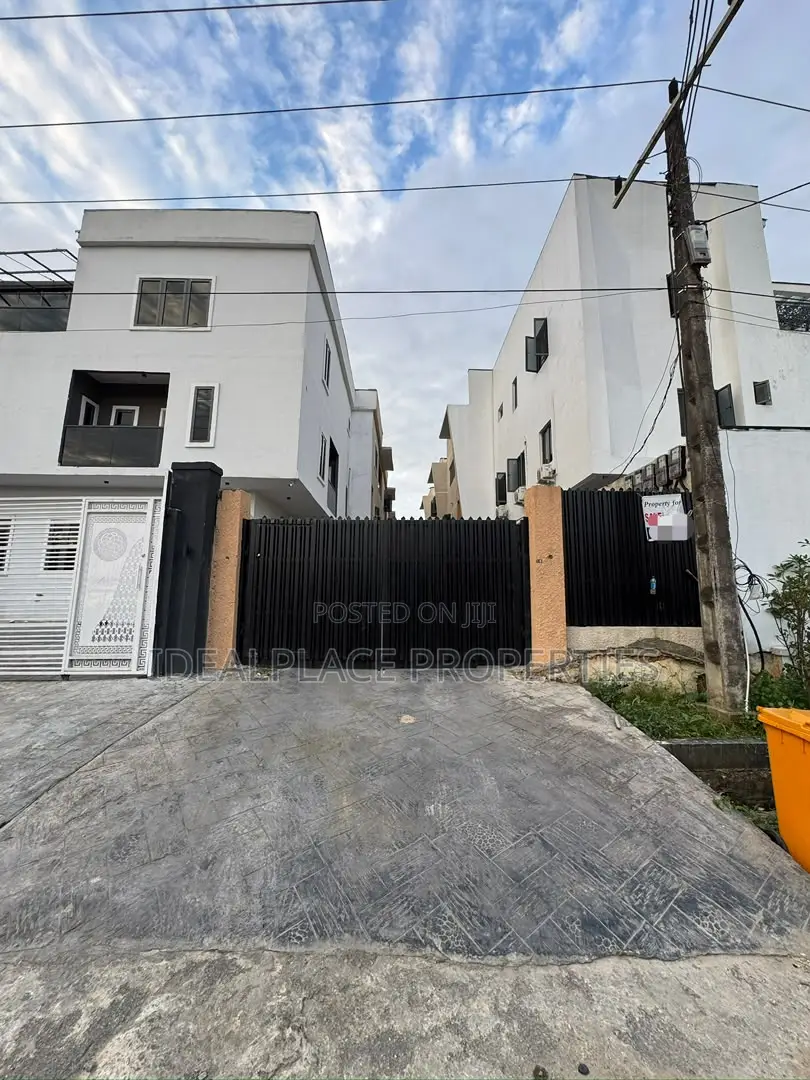 4bdrm Townhouse/Terrace in Ogudu GRA for sale