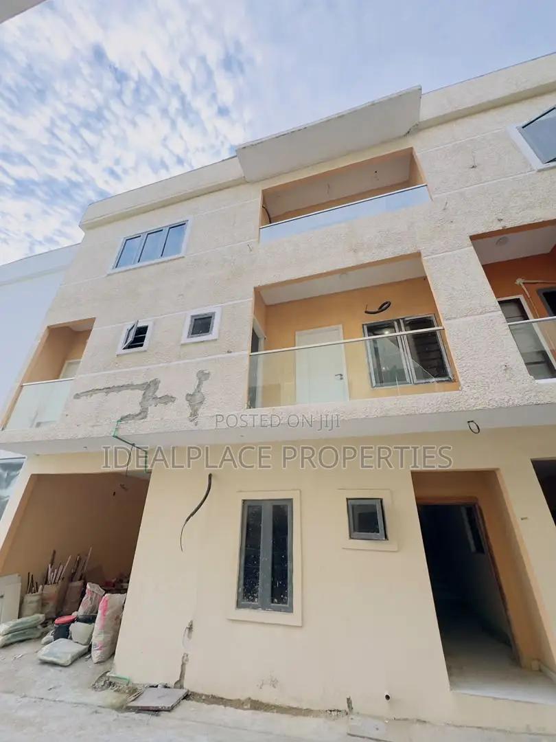 4bdrm Townhouse/Terrace in Ogudu GRA for sale