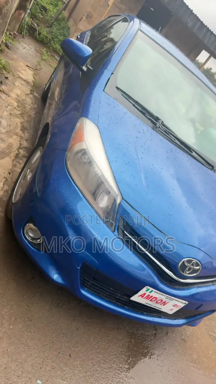 Toyota Yaris L Hatchback 5dr 2012 Blue