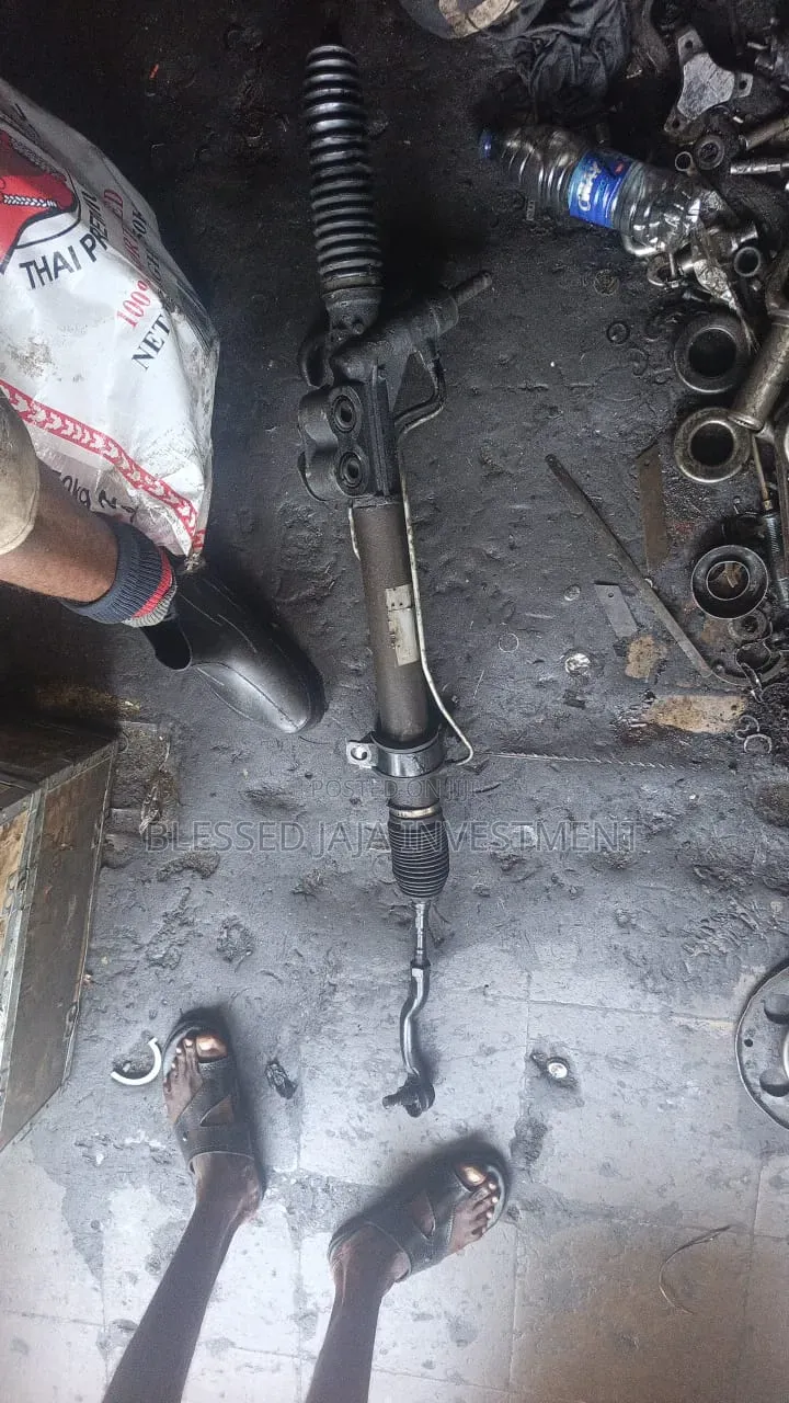 Streeing Rack Nissan Pathfinder 2005 Model