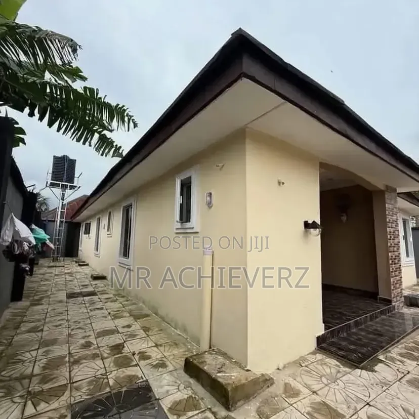 4bdrm Bungalow in Queens Park Estate, Obio-Akpor for sale