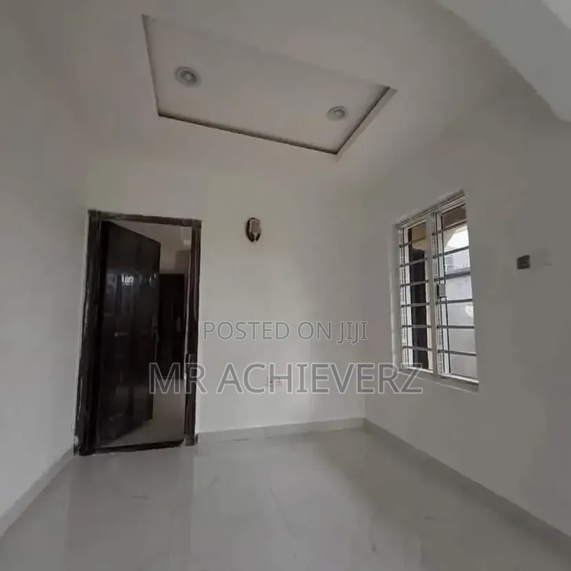 4bdrm Bungalow in Queens Park Estate, Obio-Akpor for sale