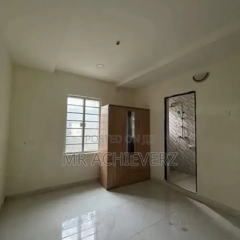 4bdrm Bungalow in Queens Park Estate, Obio-Akpor for sale