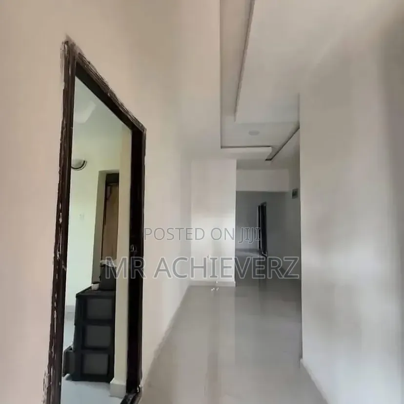 4bdrm Bungalow in Queens Park Estate, Obio-Akpor for sale
