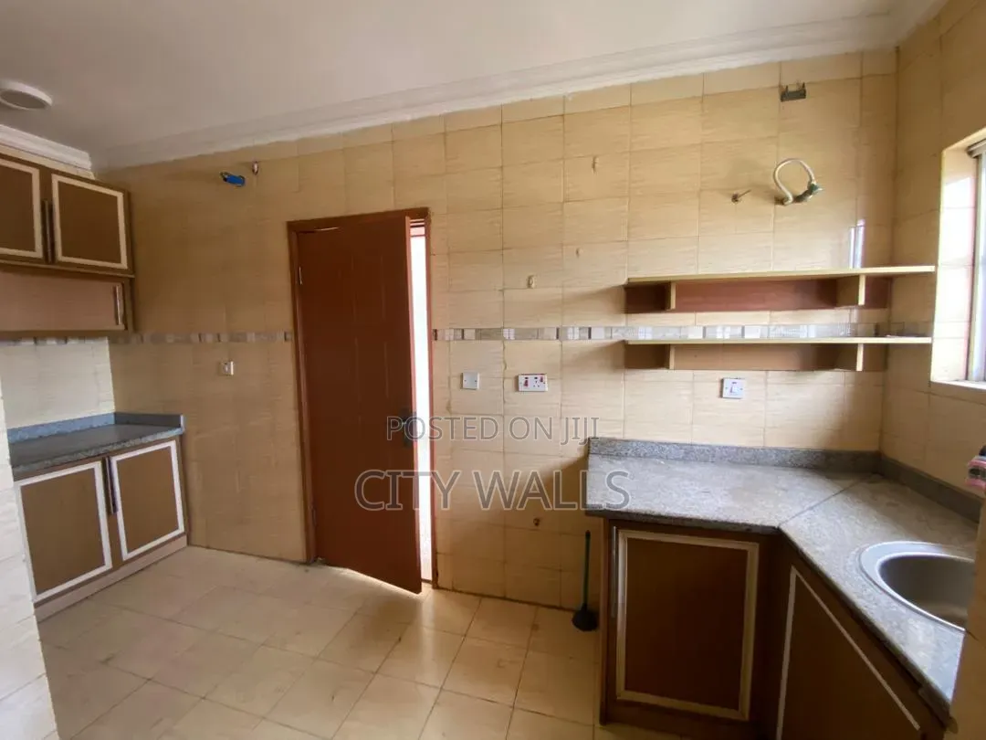 3bdrm Block of Flats in Victoria Island Extension for sale