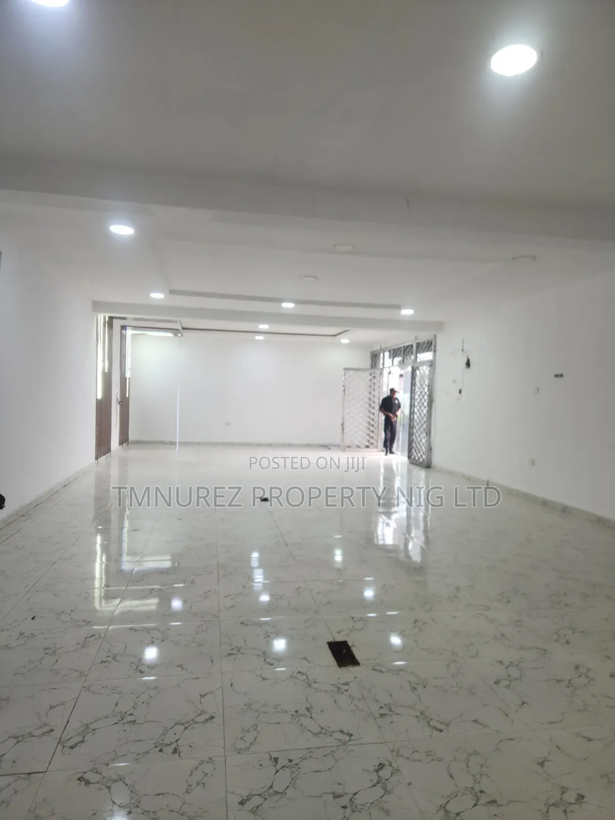Big Shop Showroom for Rent at Lekki Phase1 Admiralty