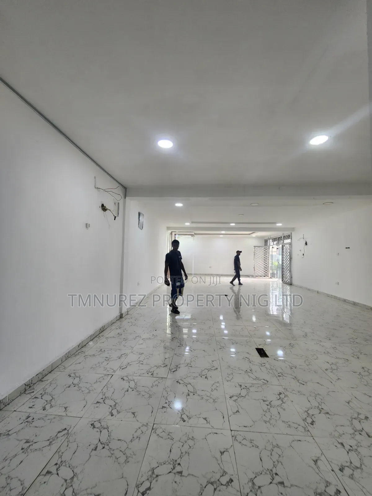 Big Shop Showroom for Rent at Lekki Phase1 Admiralty