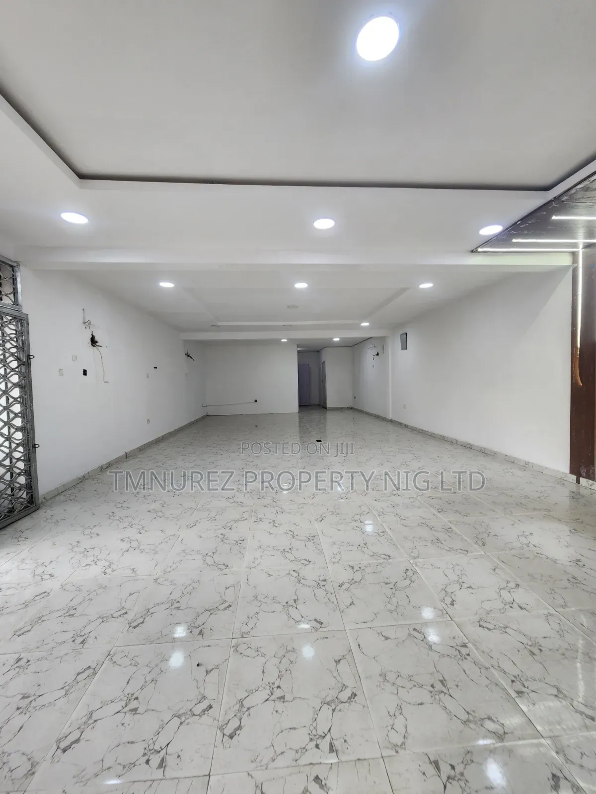 Big Shop Showroom for Rent at Lekki Phase1 Admiralty