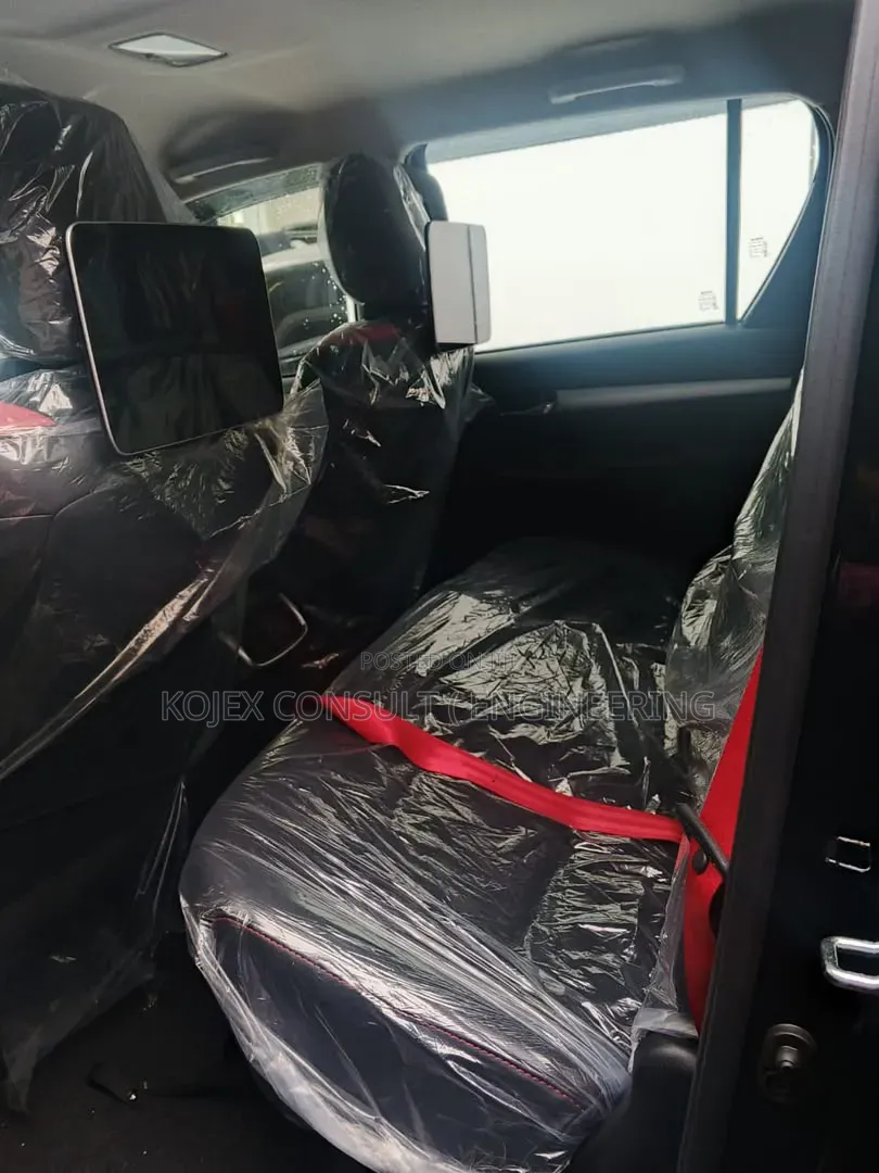 New Toyota Hilux 2025 Black