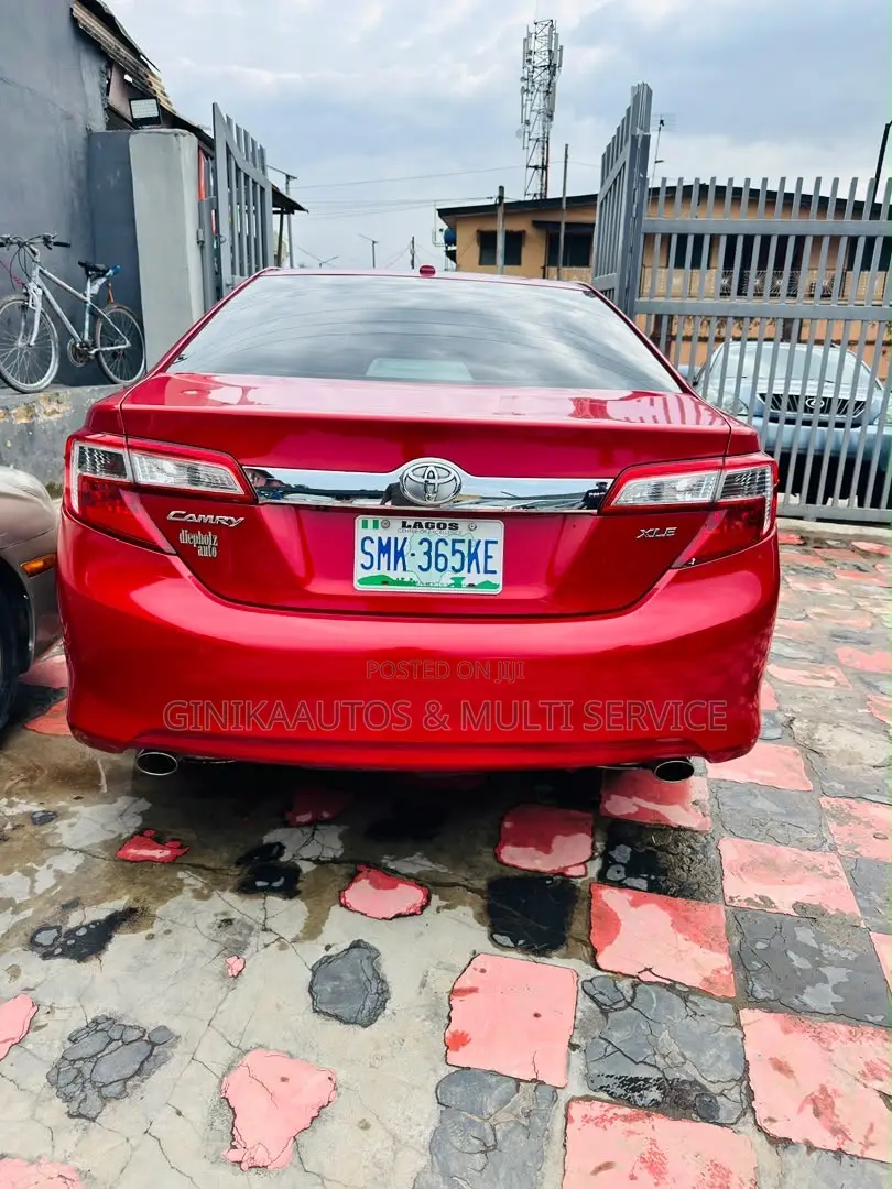 Toyota Camry XLE V6 4dr Sedan (3.5L 6cyl 6A) 2013 Red