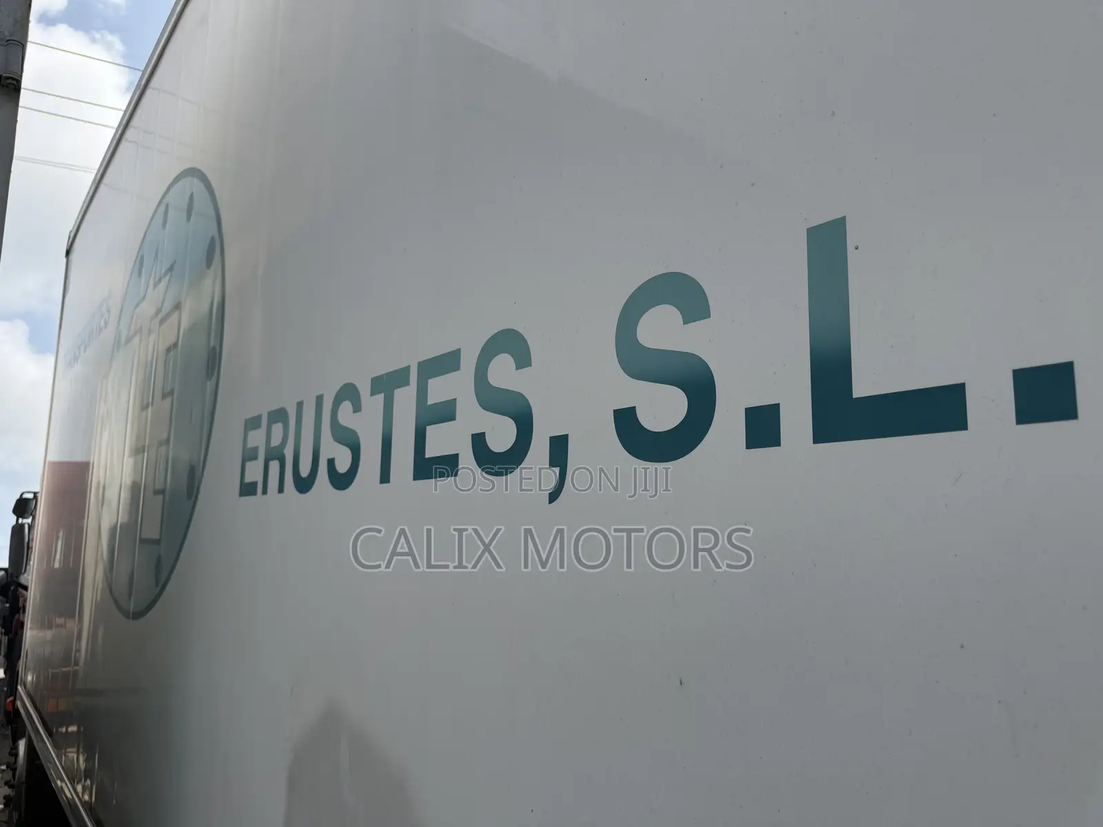 Foreign Used Volvo FL250 Refrigerator Truck.