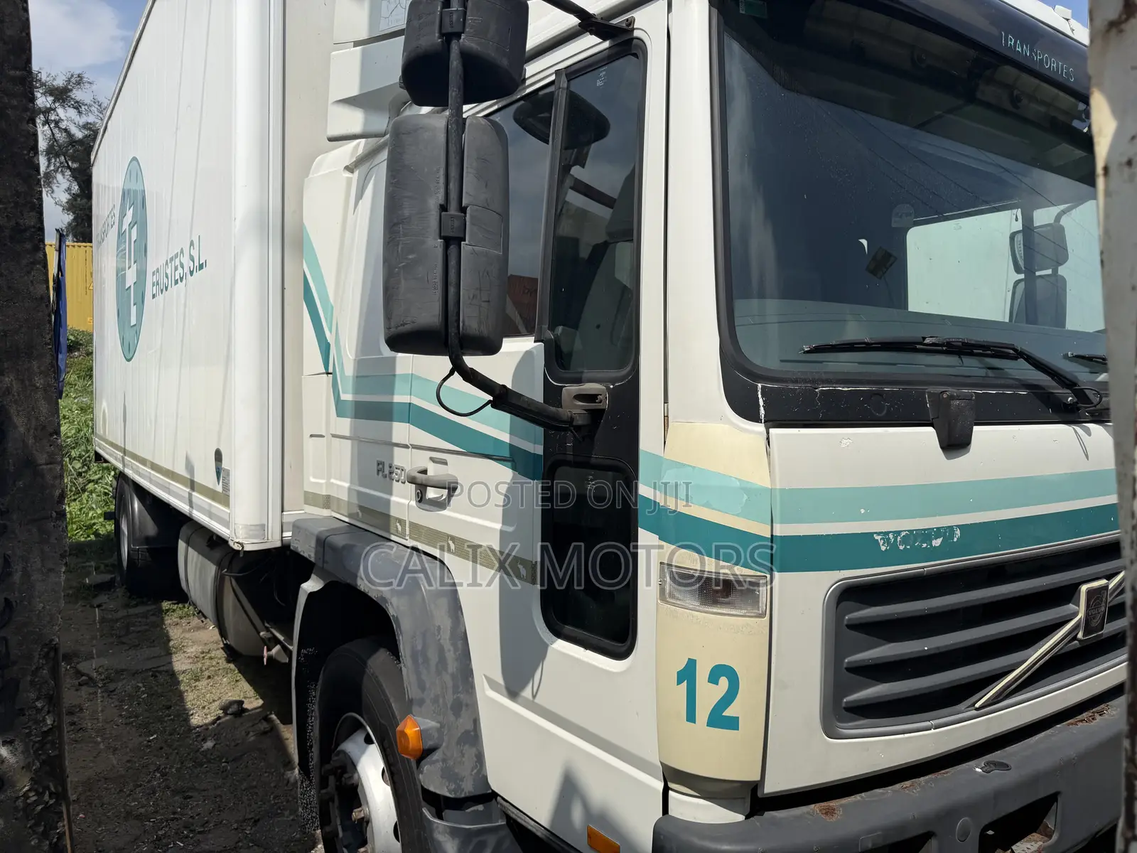 Foreign Used Volvo FL250 Refrigerator Truck.