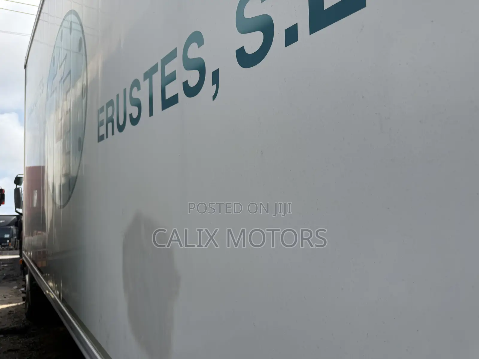 Foreign Used Volvo FL250 Refrigerator Truck.