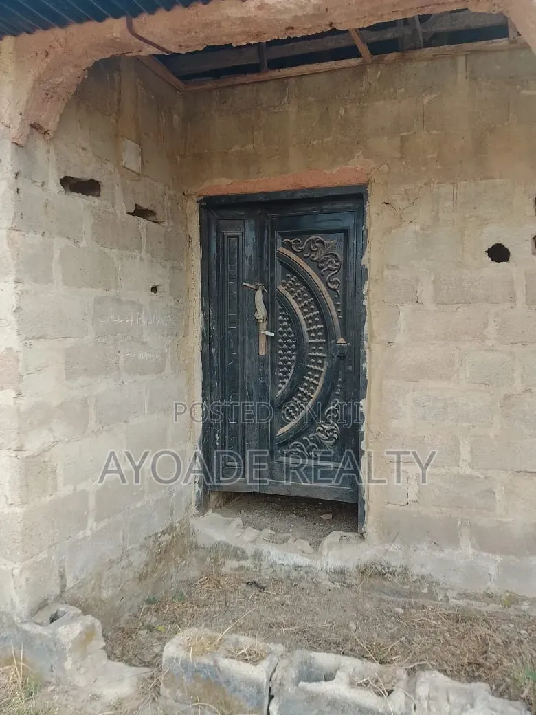 3bdrm Bungalow in Apata Ajoda, Ibadan for sale