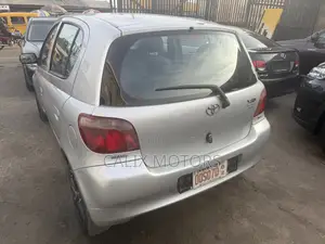 Toyota Yaris 1.5 2000 Silver